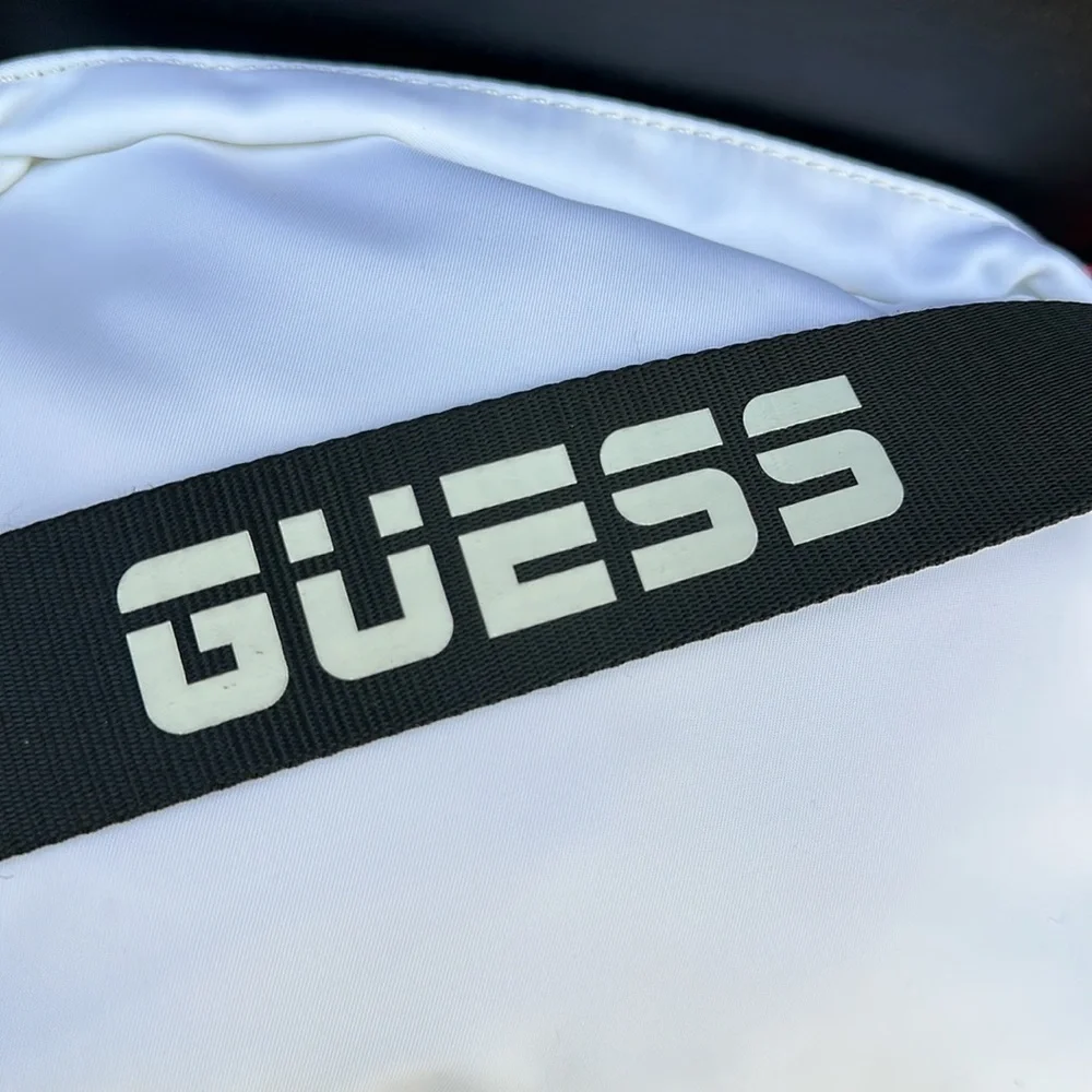 New GUESS Crossbody/Messenger Bag